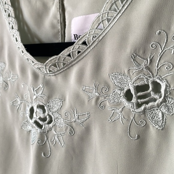 Vintage sage green sleeveless button back blouse by Bonworth - Picture 3 of 5